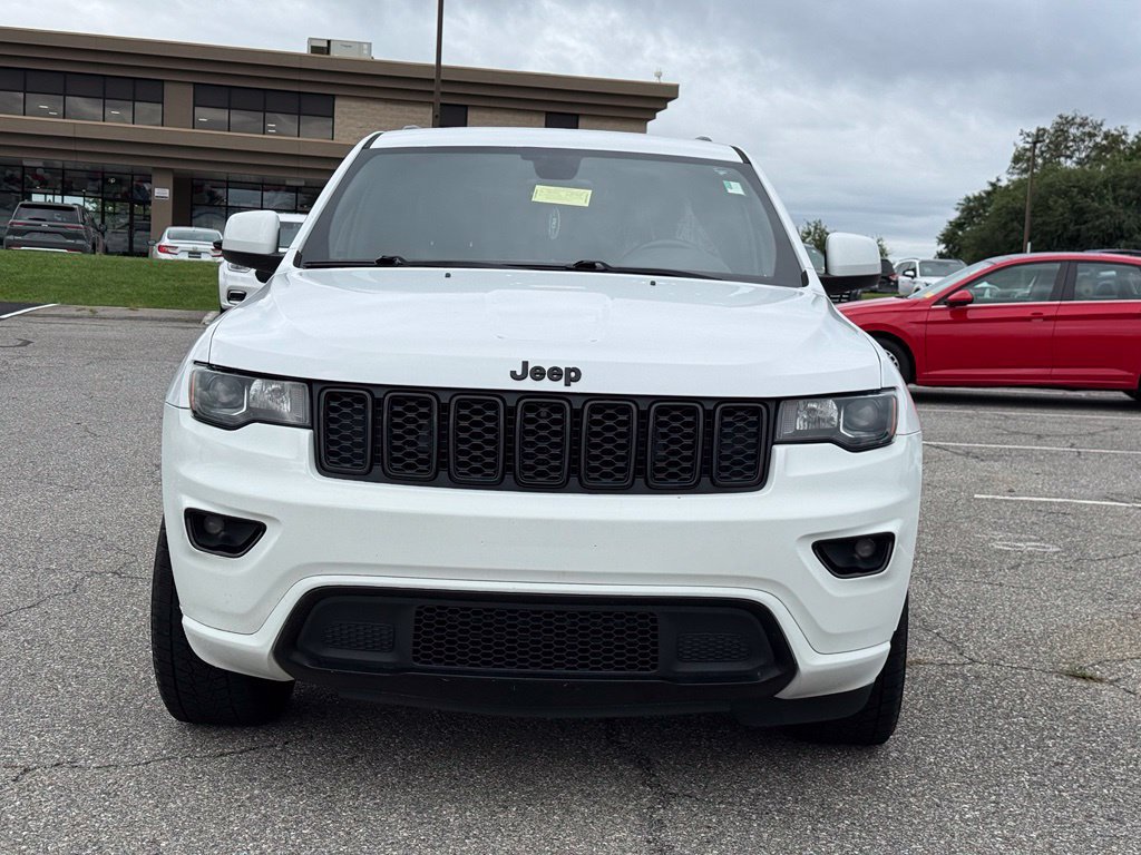 Used 2018 Jeep Grand Cherokee Altitude RWD image 2