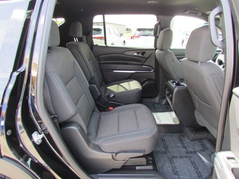 Used 2025 Chevrolet Traverse LT FWD image 26