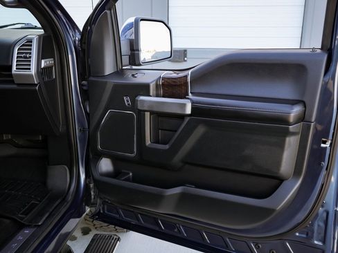 Used 2016 Ford F150 Platinum w/ Equipment Group 701A Luxury image 19