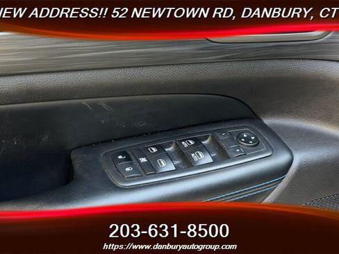 Used 2019 Jeep Grand Cherokee Laredo AWD/4WD image 10