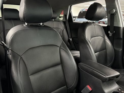 Used 2020 Kia Niro EX Premium image 31