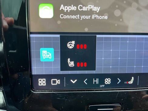 Used 2022 Volvo V90 B6 Cross Country image 11