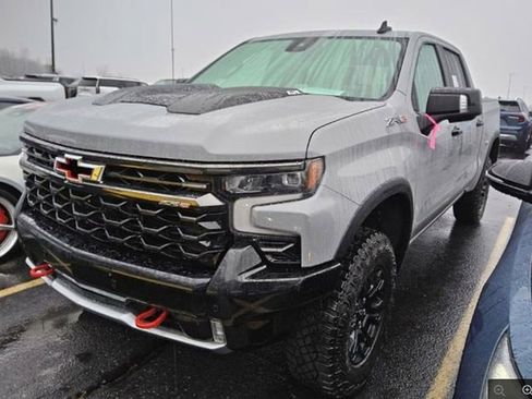 Used 2025 Chevrolet Silverado 1500 ZR2 image 3