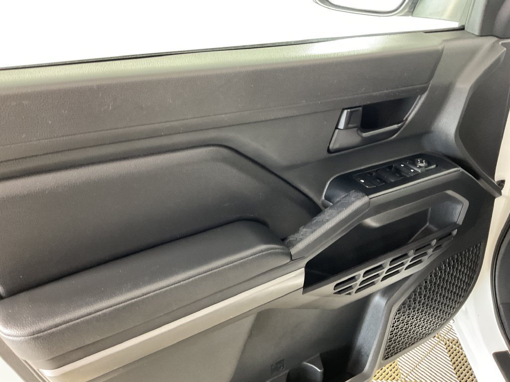 Used 2025 Toyota Tacoma SR5 AWD/4WD image 16