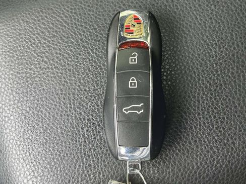 Used 2019 Porsche Macan AWD/4WD image 4