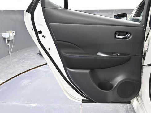 Used 2023 Nissan Leaf S image 36