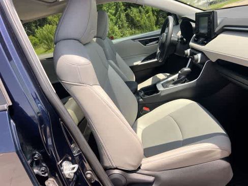 Used 2021 Toyota RAV4 XLE Premium FWD image 12