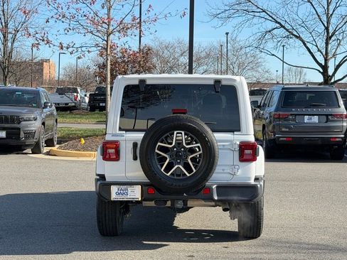 Certified 2024 Jeep Wrangler Sahara image 8