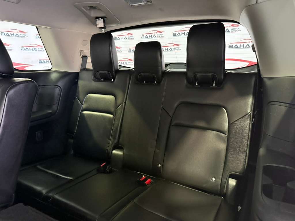 Used 2025 Nissan Pathfinder SL FWD image 36