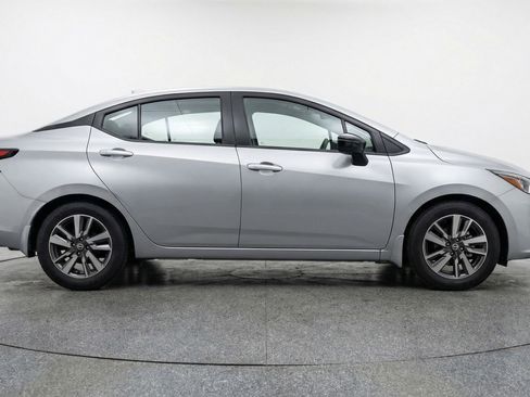 Used 2025 Nissan Versa SV image 11