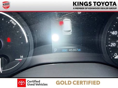 Used 2023 Toyota Sienna XLE FWD image 27