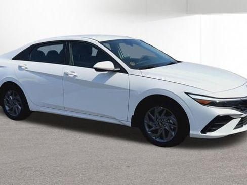 Used 2025 Hyundai Elantra Blue FWD image 88