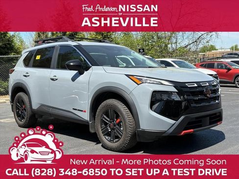 Used 2025 Nissan Rogue SV image 1