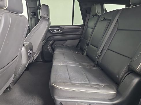 Used 2024 GMC Yukon SLT RWD image 12