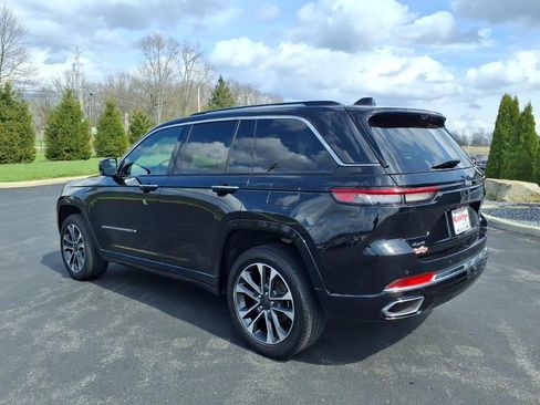 Used 2023 Jeep Grand Cherokee Overland w/ Luxury Tech Group IV AWD/4WD image 3