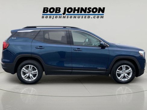 Used 2020 GMC Terrain SLE w/ Driver Convenience Package image 2