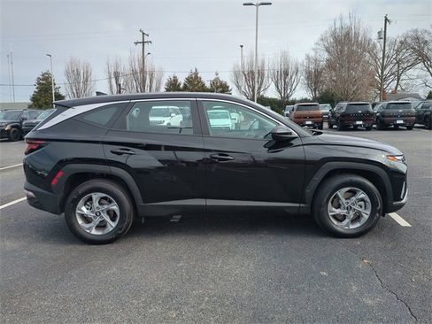 Used 2024 Hyundai Tucson SE image 3