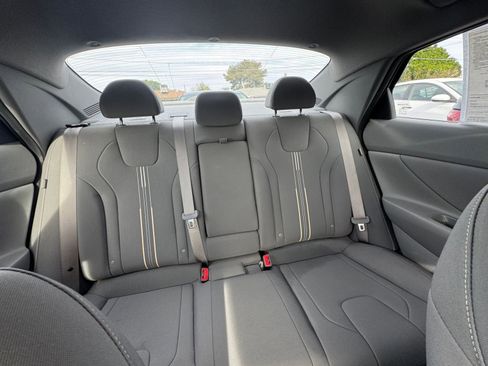 Used 2025 Hyundai Elantra SEL image 37