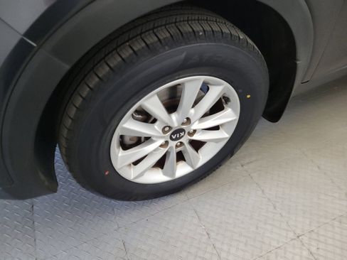 Used 2020 Kia Sorento LX FWD image 31