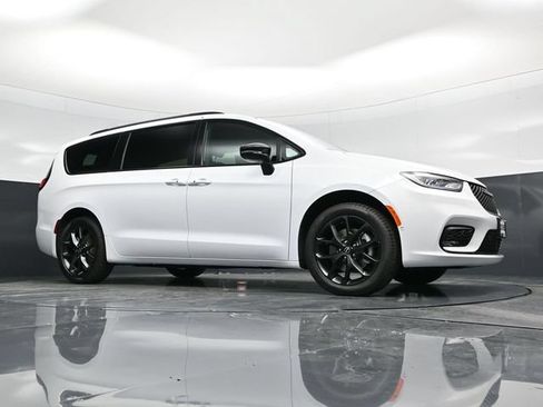 New 2026 Chrysler Pacifica Select w/ S Appearance Package AWD/4WD image 53