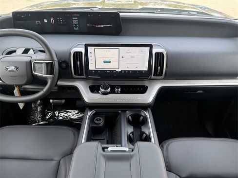 New 2025 Ford Expedition Active image 16