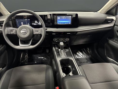 Used 2025 Nissan Kicks S image 5