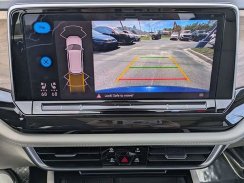 Certified 2025 Volkswagen Atlas SE image 24