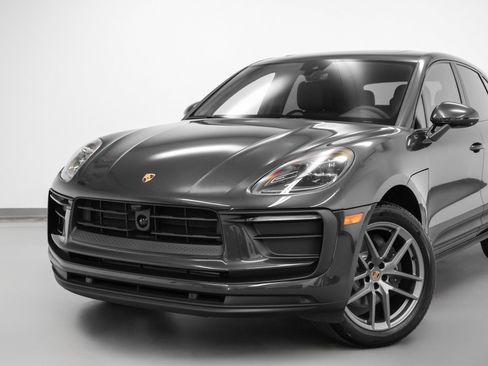 Certified 2025 Porsche Macan image 7