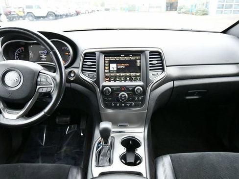 Used 2018 Jeep Grand Cherokee Altitude AWD/4WD image 17