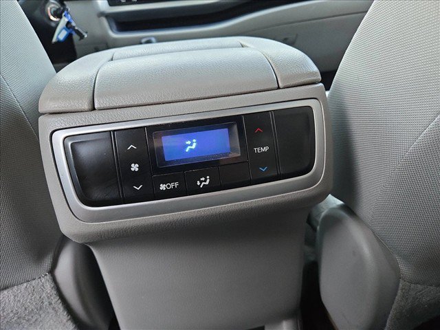 Used 2018 Toyota Highlander LE FWD image 16