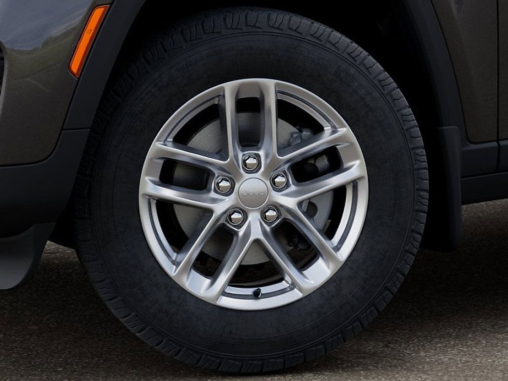 Used 2026 Jeep Grand Cherokee Laredo w/ MOPAR Finishing Package AWD/4WD image 36
