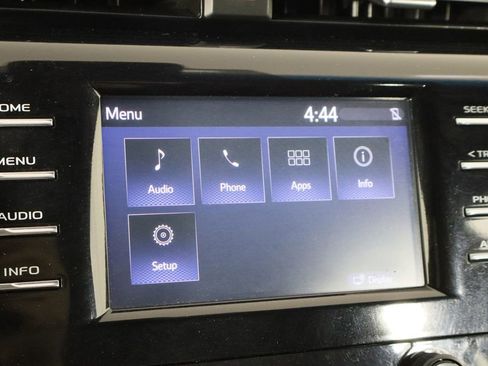 Used 2018 Toyota Camry SE image 24