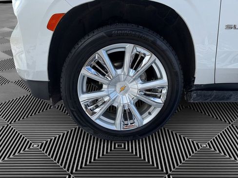 Used 2023 Chevrolet Suburban High Country image 9