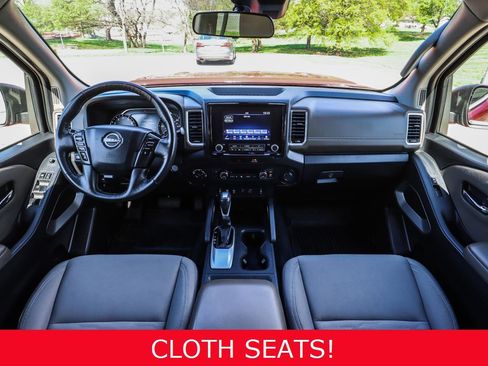 Used 2022 Nissan Frontier SV image 2