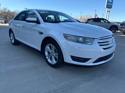 Used 2014 Ford Taurus SEL image 4