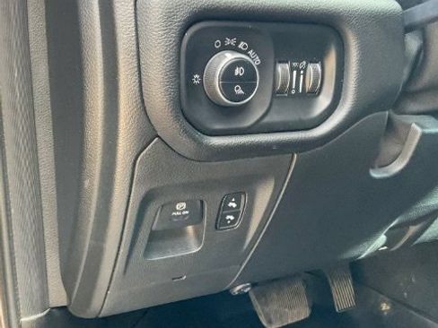 Used 2019 RAM 1500 Laramie AWD/4WD image 16