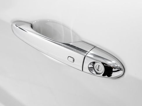 Used 2020 Maserati Levante image 39