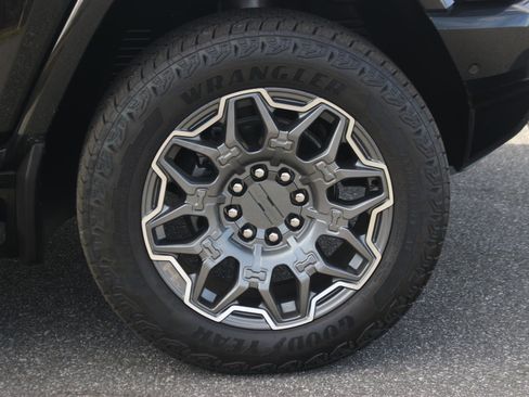 New 2025 GMC Hummer EV 3X image 9