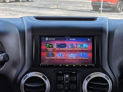 Used 2018 Jeep Wrangler Unlimited Sahara w/ Connectivity Group AWD/4WD image 24