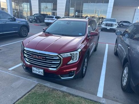 Used 2022 GMC Terrain SLT FWD image 2