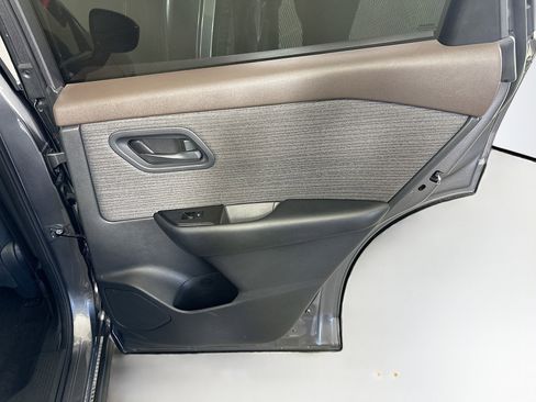 Used 2023 Nissan Rogue S image 29