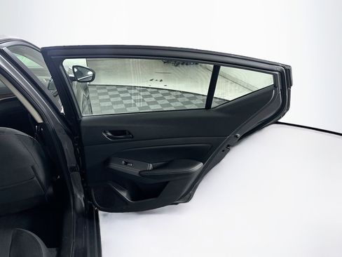 Used 2025 Nissan Altima 2.5 SV FWD image 28