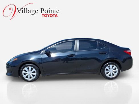 Used 2019 Toyota Corolla LE FWD image 2