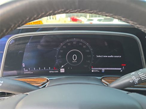 Used 2023 Cadillac Escalade ESV Luxury image 33