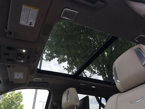 Used 2021 Cadillac Escalade Premium Luxury Platinum w/ Heavy-Duty Trailer Package AWD/4WD image 32