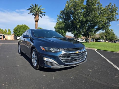 Used 2019 Chevrolet Malibu LT FWD image 1