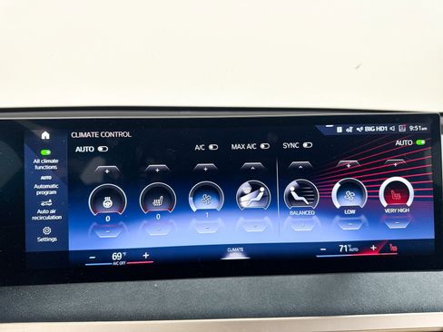 Used 2022 BMW iX xDrive50 w/ Premium Package image 23