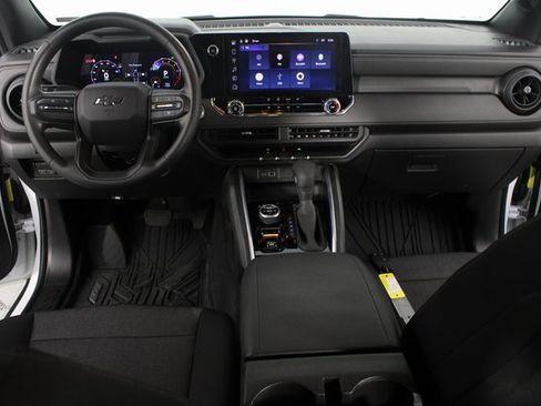 Used 2024 Chevrolet Colorado Trail Boss w/ Technology Package image 10