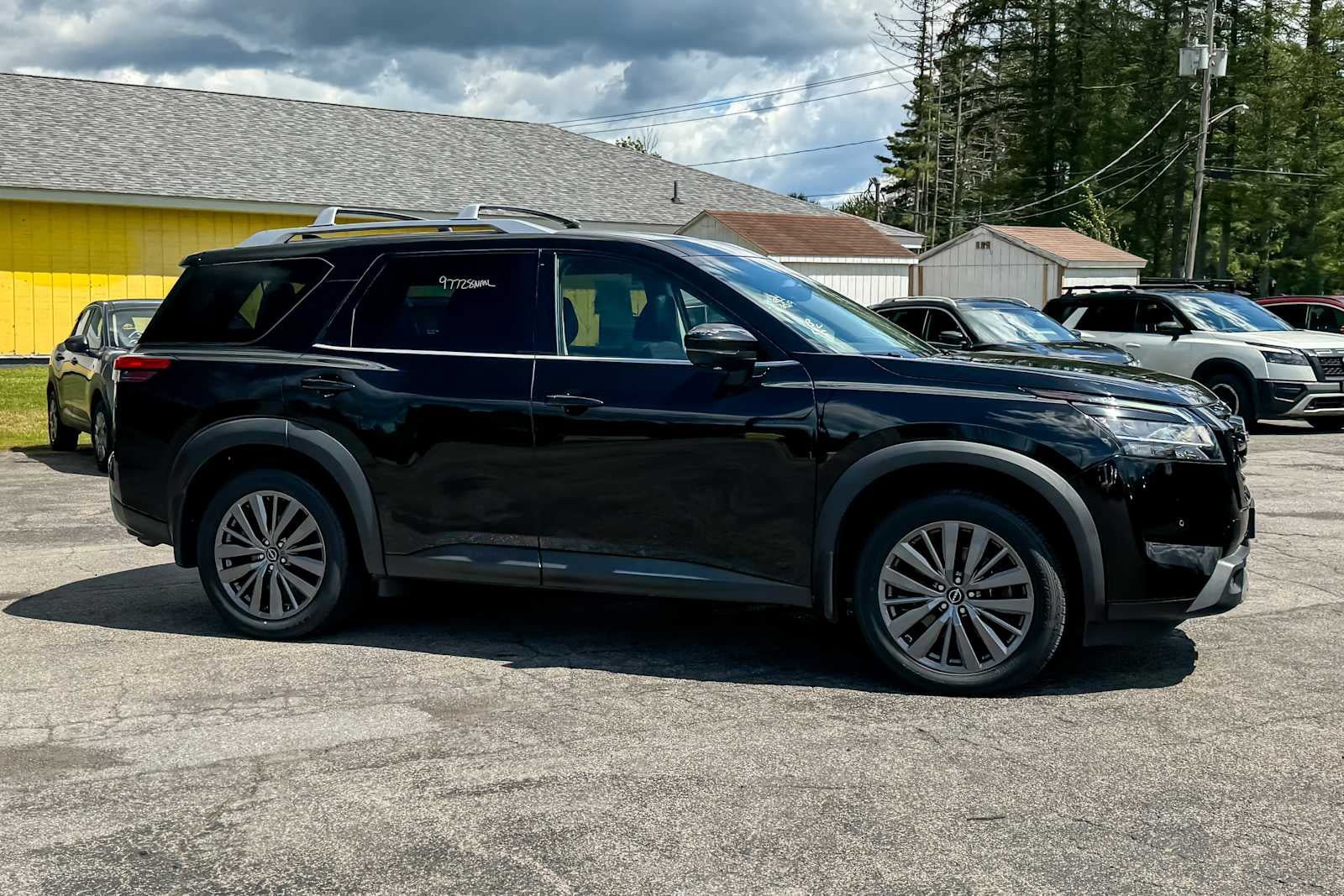 Certified 2024 Nissan Pathfinder SL w/ SL Premium Package AWD/4WD image 2
