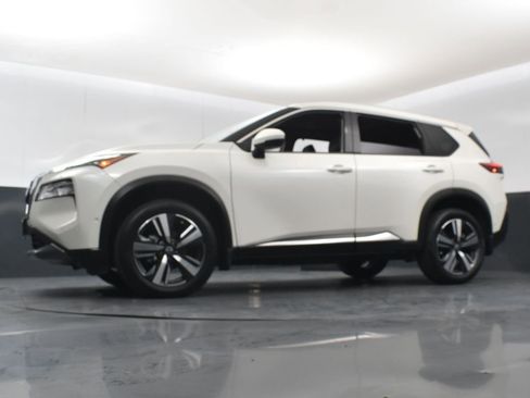 Used 2023 Nissan Rogue SL w/ SL Premium Package image 40